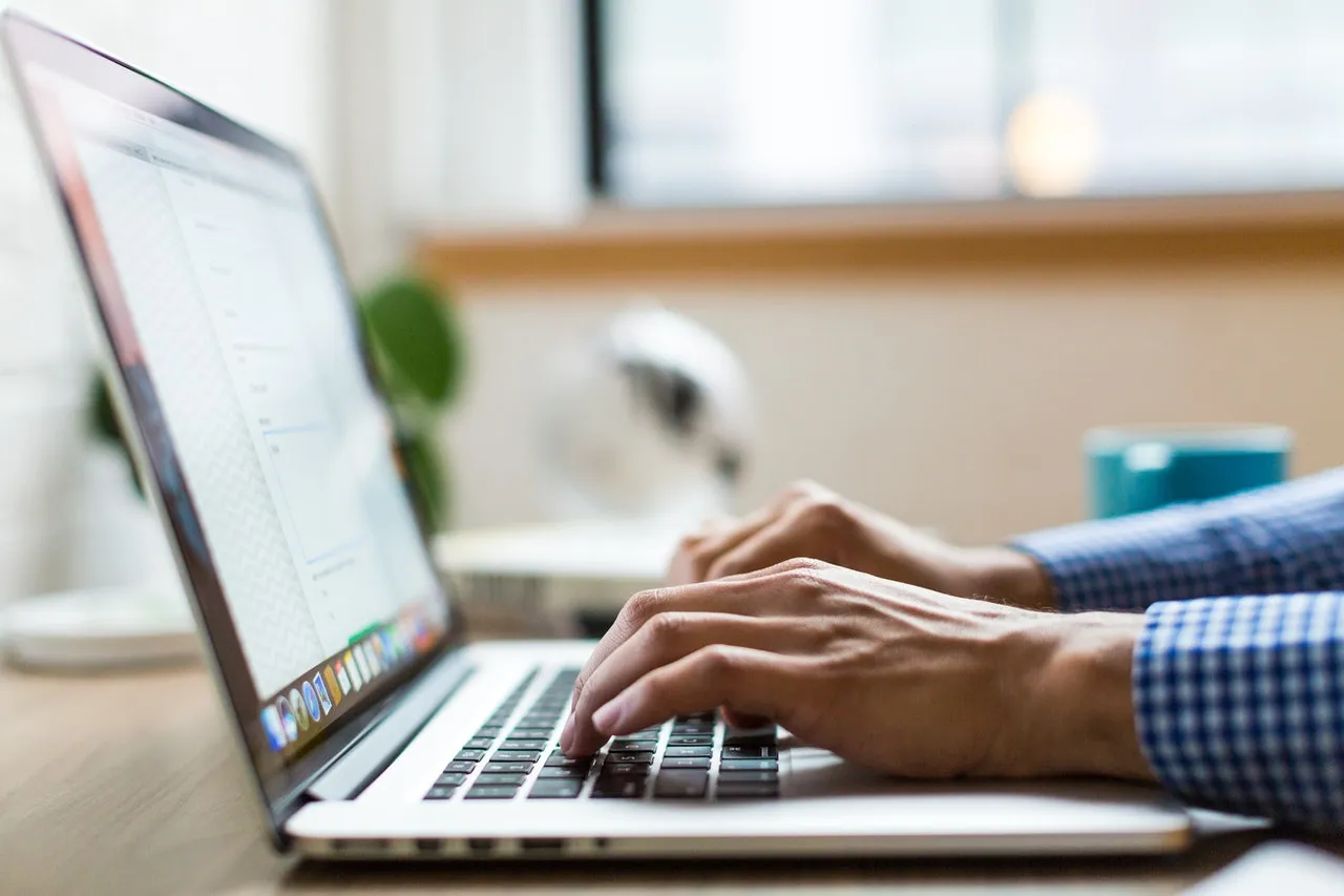 Managing email accounts on a macbook